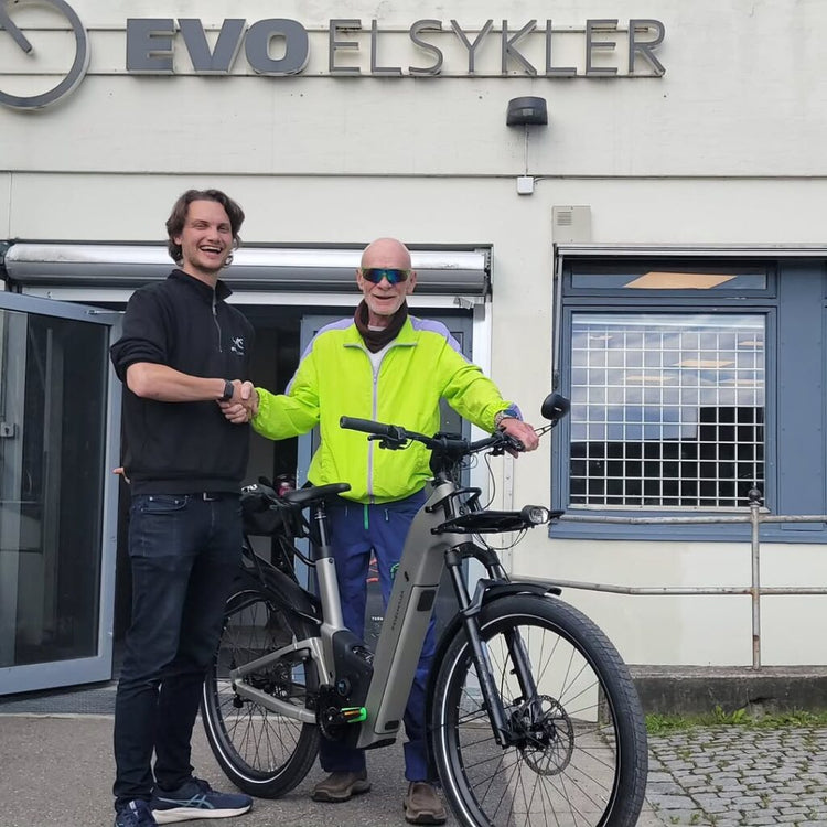 Tom henter sin Riese & Müller med Pinion MGU hos EVO Elsykler