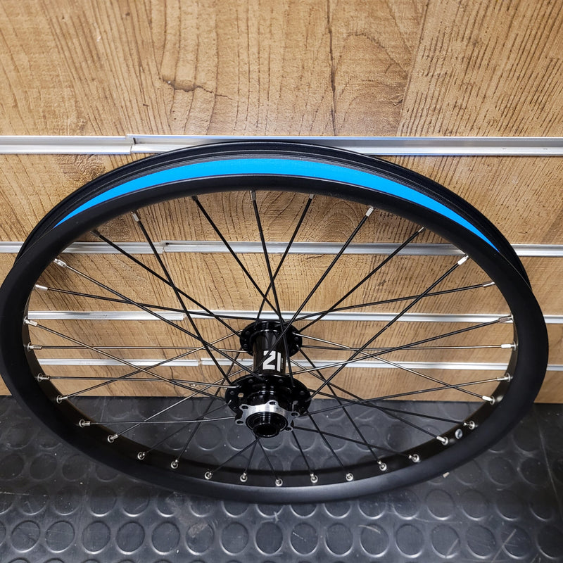 Last inn bildet i gallerivisningen, Forhjul R&amp;M/ Front wheel  20"  (no boost, 100mm) Novatec HD/MD30 (H)
