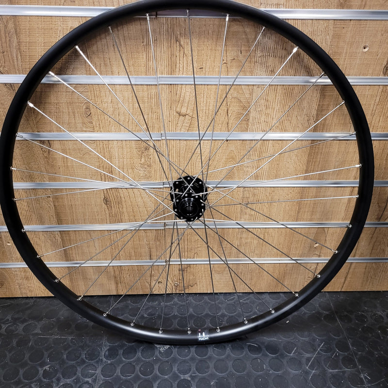 Last inn bildet i gallerivisningen, R&amp;M forhjul 28″ Novatec, disc brake (thruaxle)
